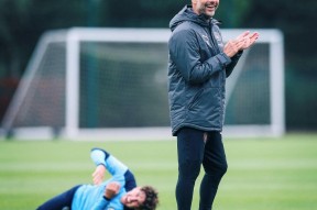 埃因霍温训练开放日，窗口期刷新队史纪录引欢呼，英超在即，资深球员宣示担当的简单介绍-开云体育官网